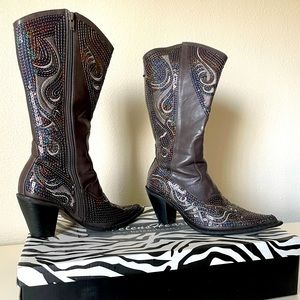 Women’s size 6 grey/silver studded rhinestone cowgirl boots